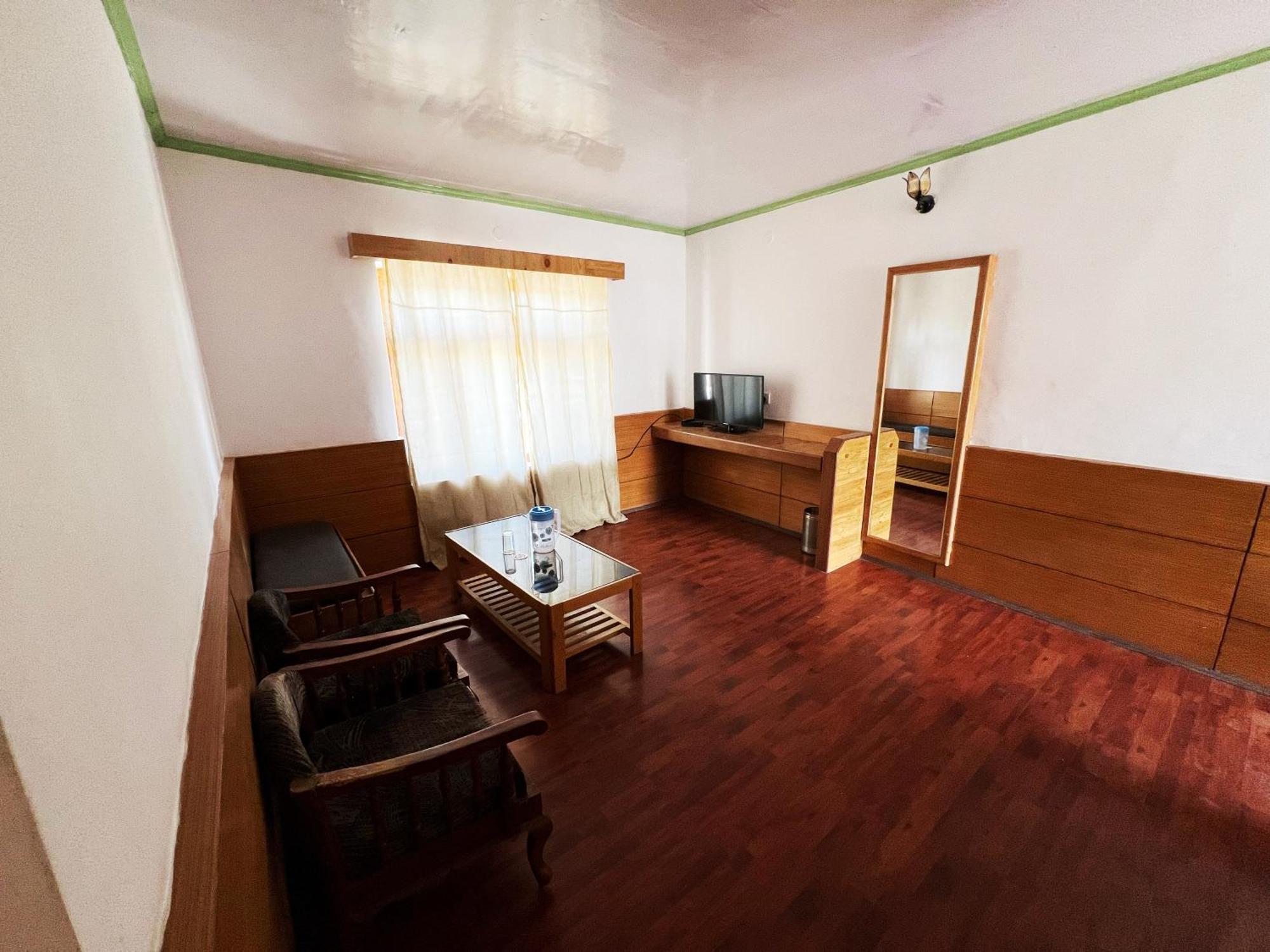 Hotel Lumbini ليه المظهر الخارجي الصورة