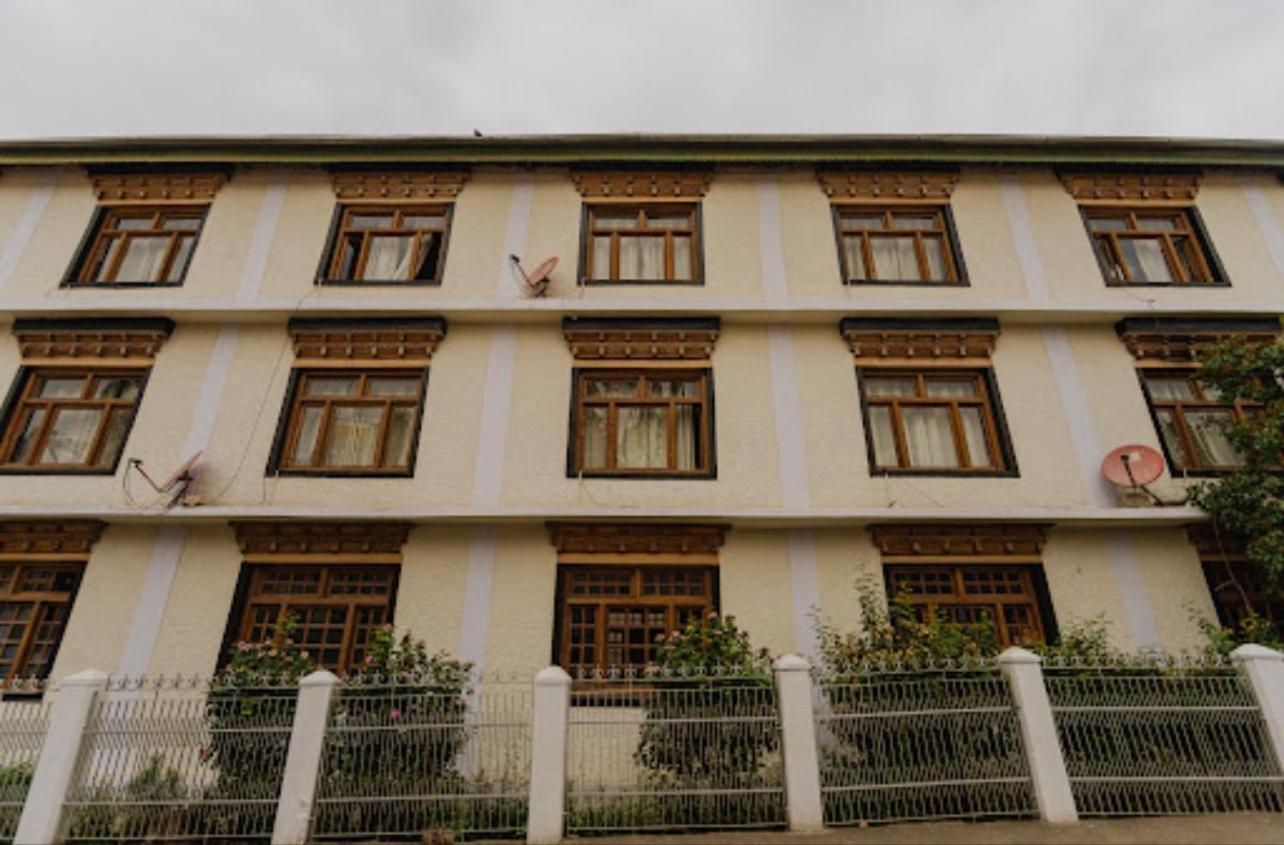 Hotel Lumbini ليه المظهر الخارجي الصورة